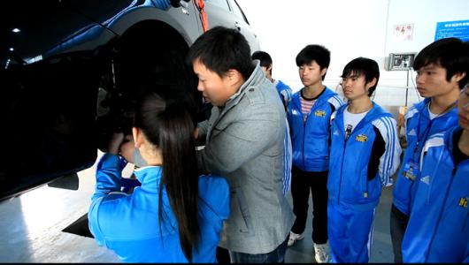 學汽車運用與維修專業去哪里？來德州躍華學校吧
