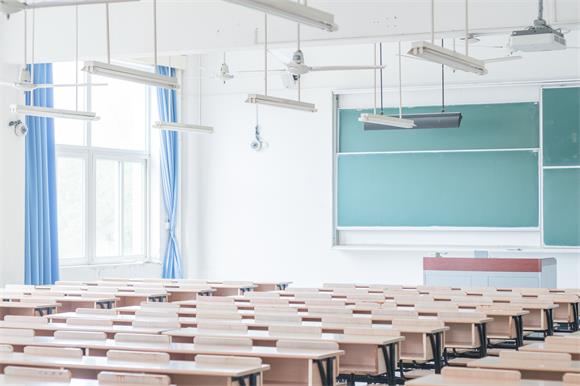 攝圖網_500399332_大學教室空無一人（企業商用）
