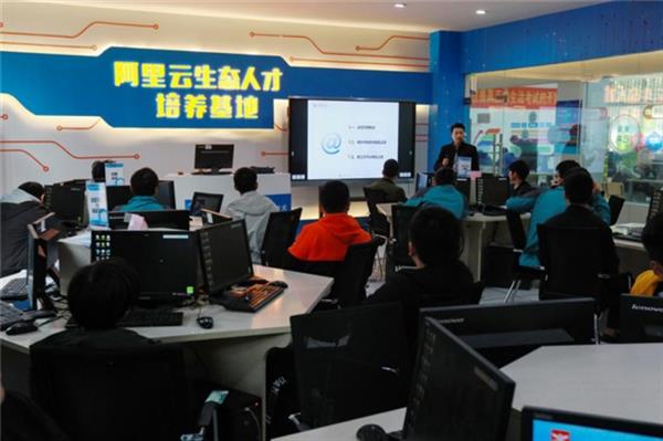 新青年學互聯網新技術創造新時代