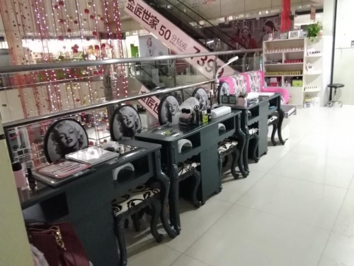 纖指圓夢想！保定東方技工學校創(chuàng)業(yè)者——李丹！  