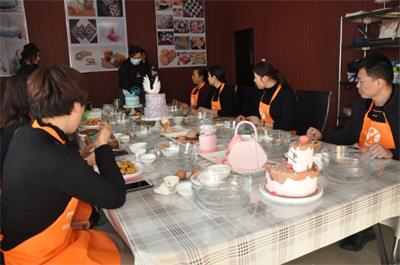 學習烤餅干去哪個學校好？   