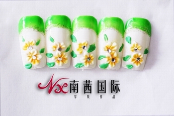 青島美容美發學校有美甲課程班嗎？