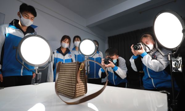 玉田職教中心電子商務專業學生開展商品攝影實踐教學