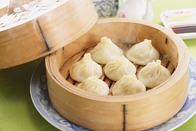 想學(xué)面點(diǎn)制作嗎？來保定玉蘭香廚師學(xué)校吧！